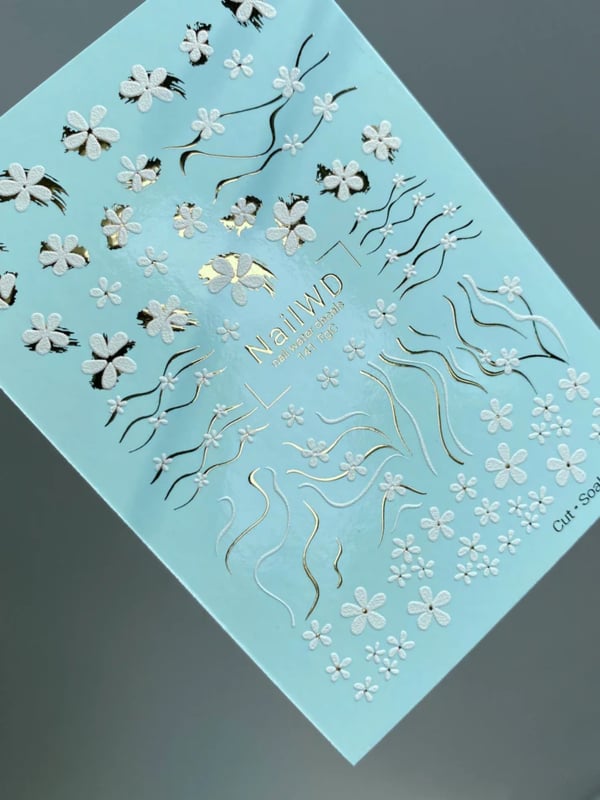 Waterdecal DeLuxe 141 - NAILWD - Witte Madeliefjes Bloemprints met Gouden Accenten